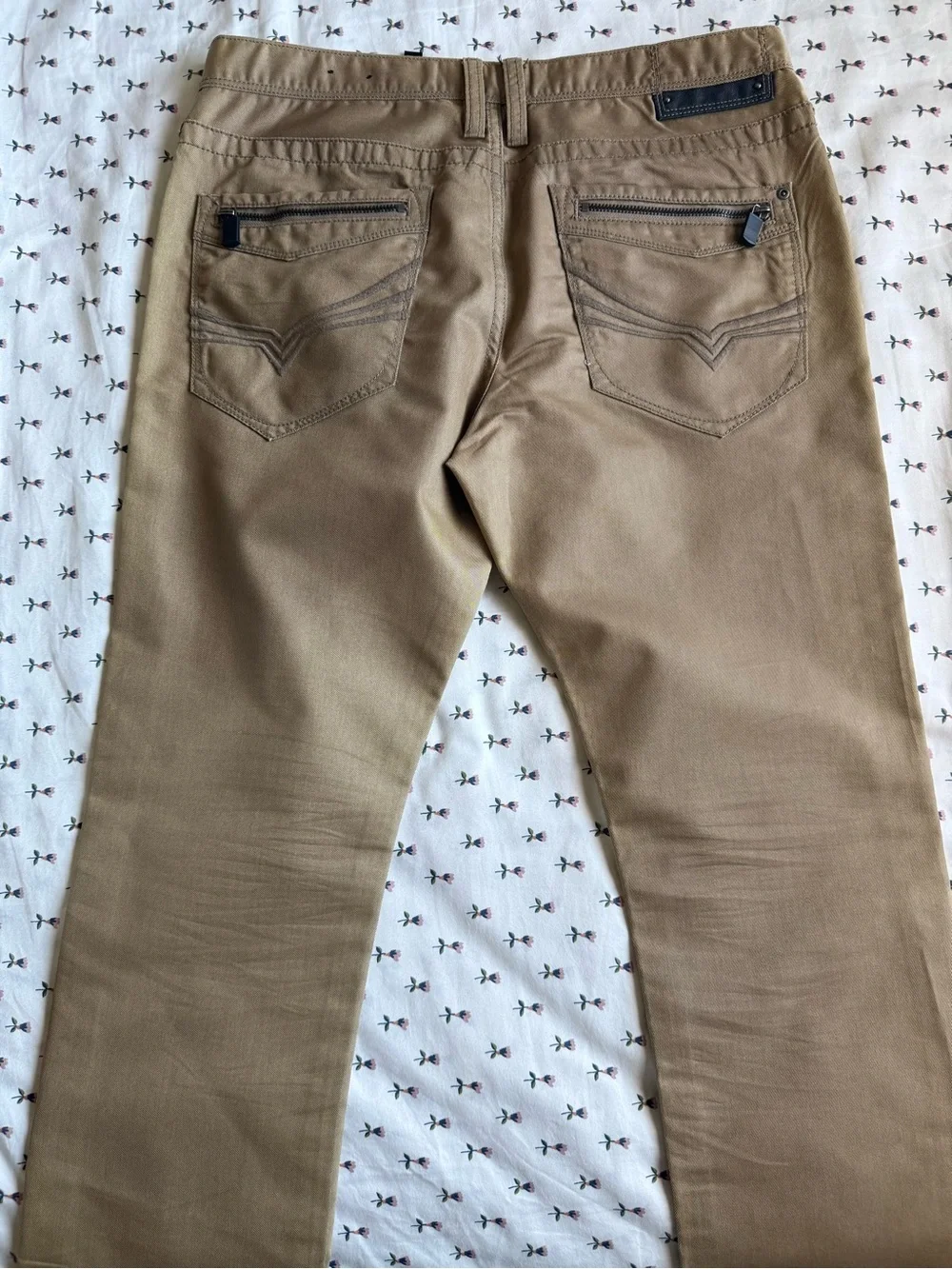 Guess Men’s Slim Straight Jeans in Khaki
